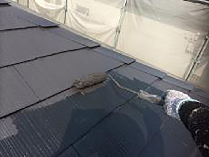 中塗りを行います。