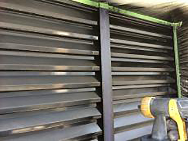 雨戸仕上げ1回目を行います。