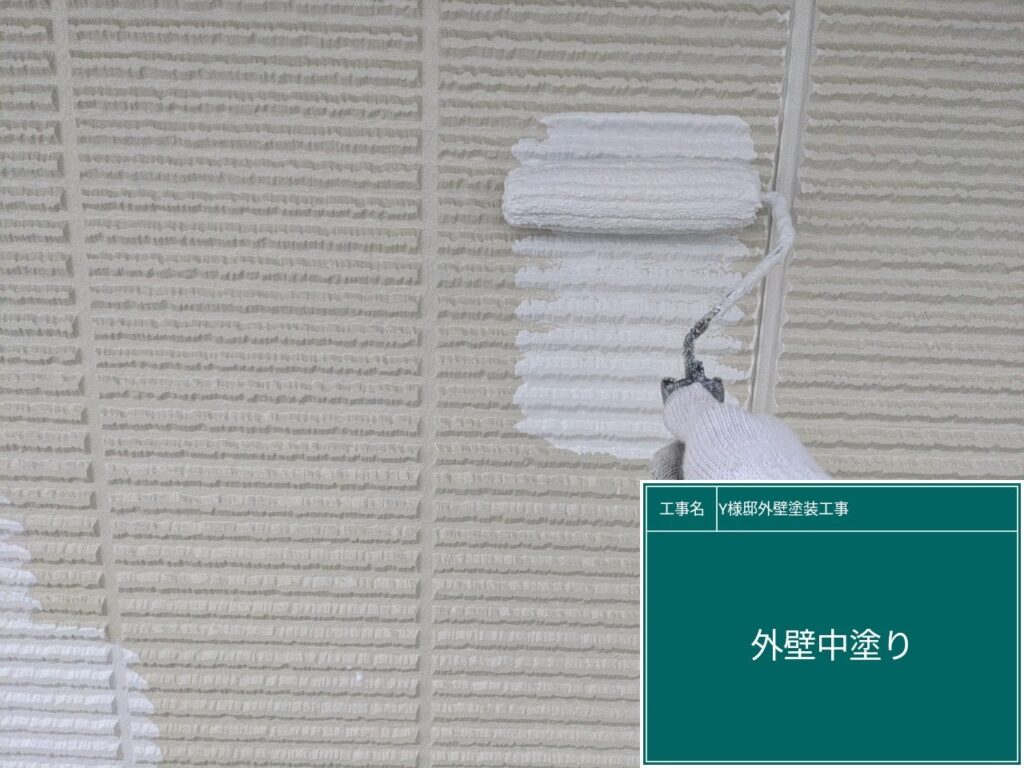 中塗りを行います。