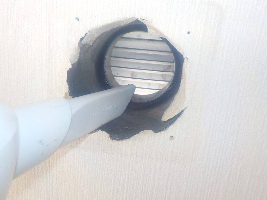 室内側にステンメッシュ設置