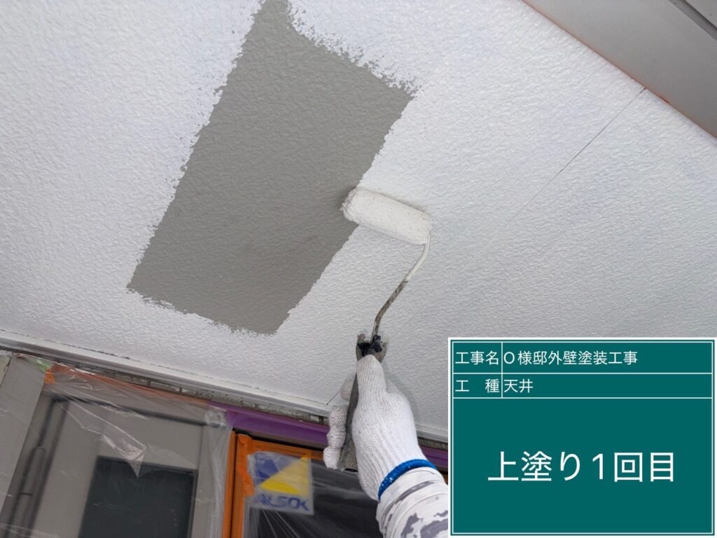 軒天の仕上げ1回目です。