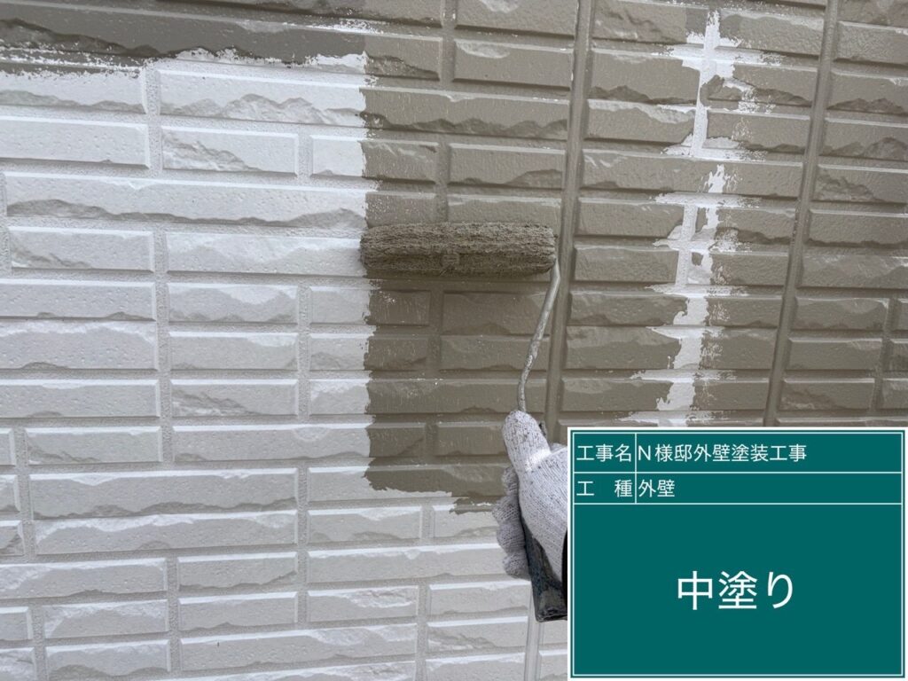 中塗りを行ないます。